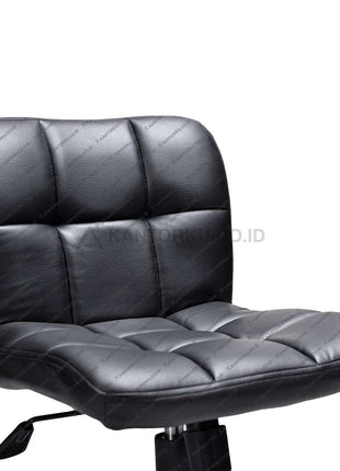 Keseimbangan desain dan fungsi hadir lewat Ergotec 102S – kursi bar modern untuk tampilan ruang yang memikat, hanya di Kantorku.co.id