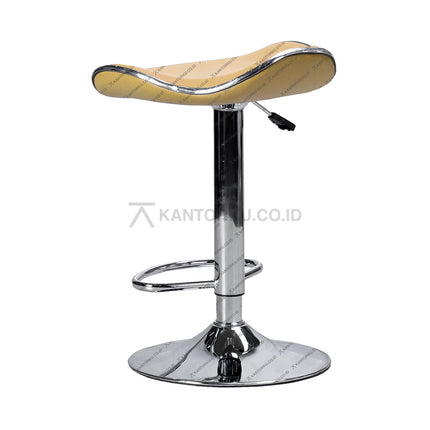 Ergotec 107BN dengan sentuhan chrome mewah dan desain ergonomis – Kantorku