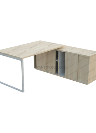 Meja kerja SNO Manager L Desk dengan desain modern dan profesional – Tersedia di Kantorku
