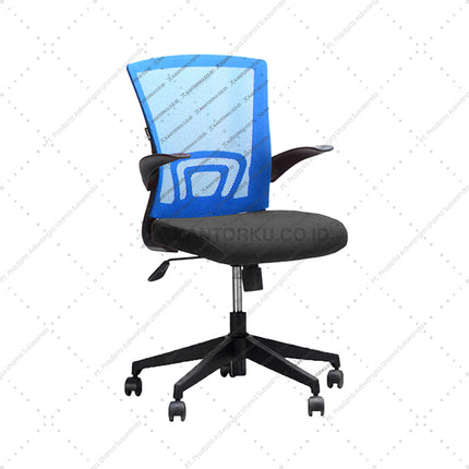 Blue office chair with black seat on a white background Kursi Kantor Ergonomis - kursi DENGAN sandaran tangan - Kursi Kerja desain Minimalis - Kursi Staff - Kursi Karyawan - kursi dengan roda dan hidrolik - desain elegan harga ramah di kantong - Kursi Kantor Ergotec harga di bawah 1 juta - KANTORKU