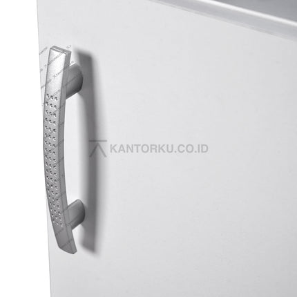 Foto close up permukaan meja Lunar Tipe ATLANTA warna kayu elegan – KANTORKU