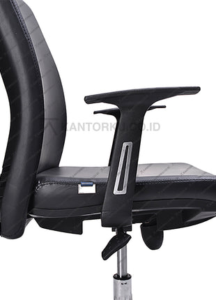 Kursi kerja Indachi Aviero II dengan desain minimalis dan tilting control, pilihan profesional dari Kantorku.