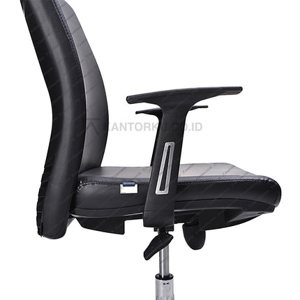 Kursi kerja Indachi Aviero II dengan desain minimalis dan tilting control, pilihan profesional dari Kantorku.