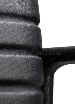 Kursi kantor modern rangka chrome untuk ruang kerja — kantorku