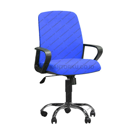 Blue office chair with black armrests and wheels on a white background Kursi Kantor ergonomis cocok digunakan sebagai kursi rapat, kursi pimpinan, kursi direktur, kursi manajer, kursi eselon, kursi eksekutif. desain elegan harga ramah di kantong - Savello - KANTORKU