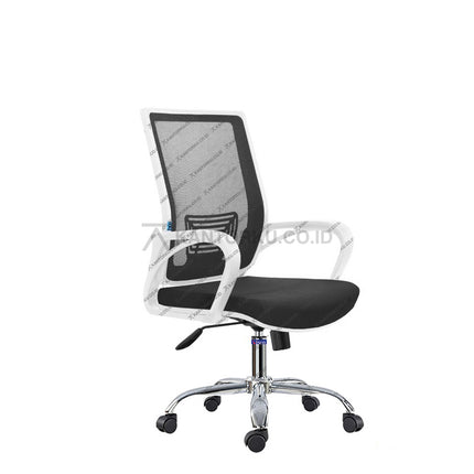Kursi hadap Catier II WCR dengan sandaran mesh ergonomis dan rangka kaki chrome – tersedia di Kantorku.co.id