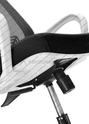 Kursi kantor Inco Catier II W-FW dengan desain kontemporer, kontrol kemiringan, dan kaki nylon kuat – Kantorku.co.id.