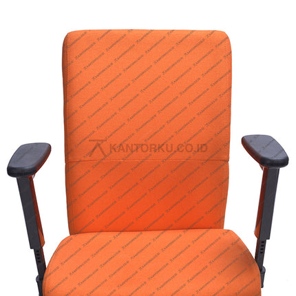 Kursi Kantor Ergonomis - Kursi Kerja desain Minimalis - Kursi Staff - Kursi Karyawan - kursi dengan roda, sandaran lengan, dan tuas hidrolik - KANTORKU