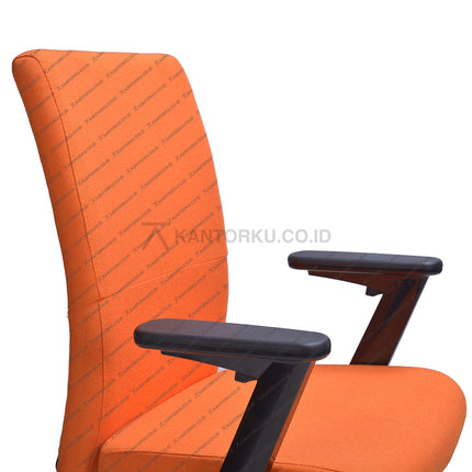 Kursi Kerja ergonomis kursi Manajer desain Minimalis berwarna ORANGE dengan sandaran dan roda - SAVELLO COMBI - KANTORKU