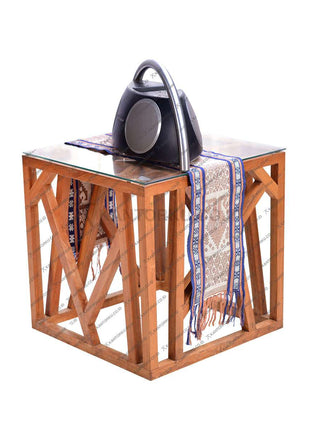 Meja kayu jati minimalis bergaya modern dengan pola zigzag unik dan permukaan kaca transparan — kantorku.co.id.