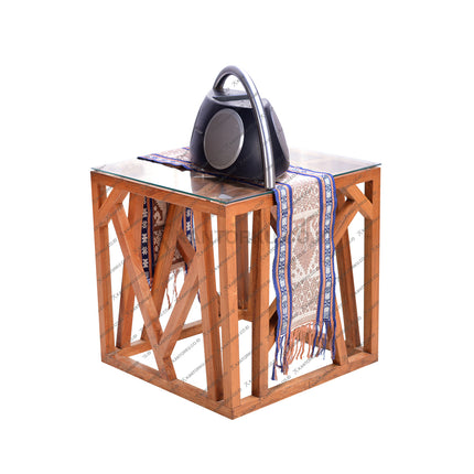 Meja kayu jati minimalis bergaya modern dengan pola zigzag unik dan permukaan kaca transparan — kantorku.co.id.