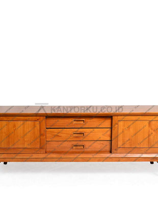 Meja TV kayu solid dengan nuansa natural dan tampilan elegan bergaya kontemporer – kantorkudotcodotid