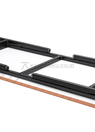 Meja kerja Ergotec modern dengan struktur besi elegan – Kantorku