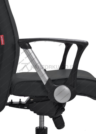 Mengutamakan estetika desain, ergonomi, dan kualitas kursi, Chairman hadir untuk memberikan kenyamanan bagi penggunanya. Fasilitas produksi modern yang berlokasi di Jakarta telah menghasilkan ratusan desain unik guna memenuhi kebutuhan pasar yang beragam. kursi kantor berkualitas dengan garansi 2 tahun*. best seller kursi kantor chairman FLEK EC10 ada di kantorku