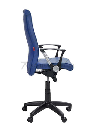 Mengutamakan estetika desain, ergonomi, dan kualitas kursi, Chairman hadir untuk memberikan kenyamanan bagi penggunanya. Fasilitas produksi modern yang berlokasi di Jakarta telah menghasilkan ratusan desain unik guna memenuhi kebutuhan pasar yang beragam. kursi kantor berkualitas dengan garansi 2 tahun*. best seller kursi kantor chairman FLEK EC10 ada di kantorku