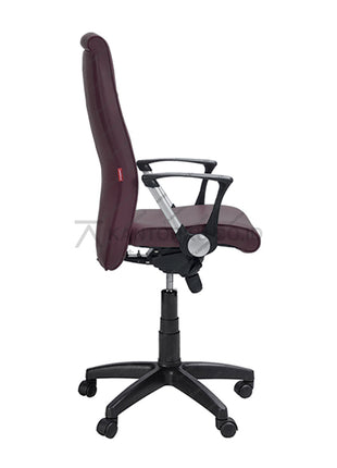 Mengutamakan estetika desain, ergonomi, dan kualitas kursi, Chairman hadir untuk memberikan kenyamanan bagi penggunanya. Fasilitas produksi modern yang berlokasi di Jakarta telah menghasilkan ratusan desain unik guna memenuhi kebutuhan pasar yang beragam. kursi kantor berkualitas dengan garansi 2 tahun*. best seller kursi kantor chairman FLEK EC10 ada di kantorku