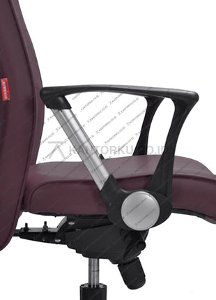 Mengutamakan estetika desain, ergonomi, dan kualitas kursi, Chairman hadir untuk memberikan kenyamanan bagi penggunanya. Fasilitas produksi modern yang berlokasi di Jakarta telah menghasilkan ratusan desain unik guna memenuhi kebutuhan pasar yang beragam. kursi kantor berkualitas dengan garansi 2 tahun*. best seller kursi kantor chairman FLEK EC10 ada di kantorku