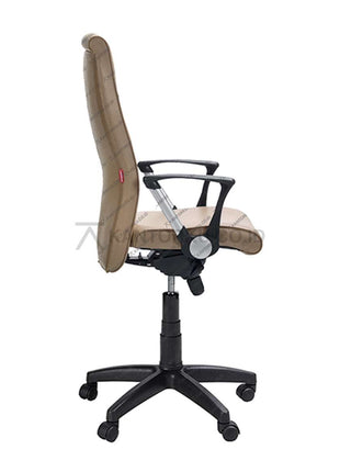 Mengutamakan estetika desain, ergonomi, dan kualitas kursi, Chairman hadir untuk memberikan kenyamanan bagi penggunanya. Fasilitas produksi modern yang berlokasi di Jakarta telah menghasilkan ratusan desain unik guna memenuhi kebutuhan pasar yang beragam. kursi kantor berkualitas dengan garansi 2 tahun*. best seller kursi kantor chairman FLEK EC10 ada di kantorku