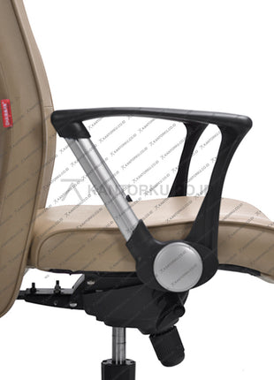 Mengutamakan estetika desain, ergonomi, dan kualitas kursi, Chairman hadir untuk memberikan kenyamanan bagi penggunanya. Fasilitas produksi modern yang berlokasi di Jakarta telah menghasilkan ratusan desain unik guna memenuhi kebutuhan pasar yang beragam. kursi kantor berkualitas dengan garansi 2 tahun*. best seller kursi kantor chairman FLEK EC10 ada di kantorku