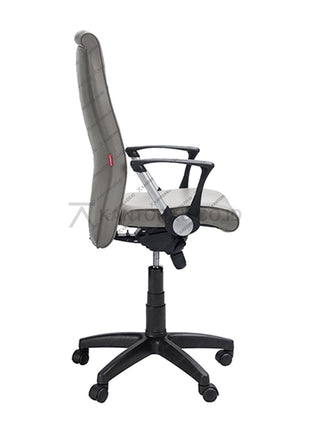 Mengutamakan estetika desain, ergonomi, dan kualitas kursi, Chairman hadir untuk memberikan kenyamanan bagi penggunanya. Fasilitas produksi modern yang berlokasi di Jakarta telah menghasilkan ratusan desain unik guna memenuhi kebutuhan pasar yang beragam. kursi kantor berkualitas dengan garansi 2 tahun*. best seller kursi kantor chairman FLEK EC10 ada di kantorku