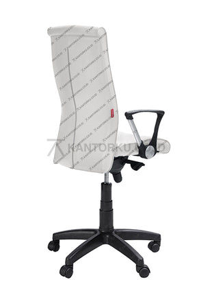 Mengutamakan estetika desain, ergonomi, dan kualitas kursi, Chairman hadir untuk memberikan kenyamanan bagi penggunanya. Fasilitas produksi modern yang berlokasi di Jakarta telah menghasilkan ratusan desain unik guna memenuhi kebutuhan pasar yang beragam. kursi kantor berkualitas dengan garansi 2 tahun*. best seller kursi kantor chairman FLEK EC10 ada di kantorku