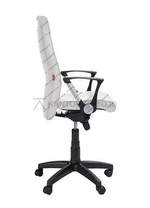 Mengutamakan estetika desain, ergonomi, dan kualitas kursi, Chairman hadir untuk memberikan kenyamanan bagi penggunanya. Fasilitas produksi modern yang berlokasi di Jakarta telah menghasilkan ratusan desain unik guna memenuhi kebutuhan pasar yang beragam. kursi kantor berkualitas dengan garansi 2 tahun*. best seller kursi kantor chairman FLEK EC10 ada di kantorku