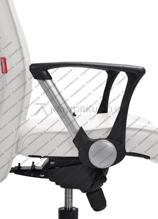 Mengutamakan estetika desain, ergonomi, dan kualitas kursi, Chairman hadir untuk memberikan kenyamanan bagi penggunanya. Fasilitas produksi modern yang berlokasi di Jakarta telah menghasilkan ratusan desain unik guna memenuhi kebutuhan pasar yang beragam. kursi kantor berkualitas dengan garansi 2 tahun*. best seller kursi kantor chairman FLEK EC10 ada di kantorku