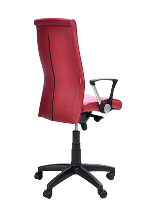 kursi kantor elegan dengan sandaran tinggi dan tampilan profesional — kantorku