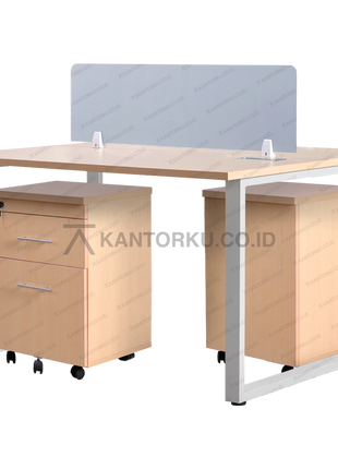 Meja kerja modern dengan finishing permukaan natural — kantorku