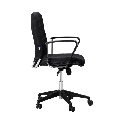 Kursi staf Formos II New dengan sandaran lengan tetap ergonomis dari kantorkudotcodotid