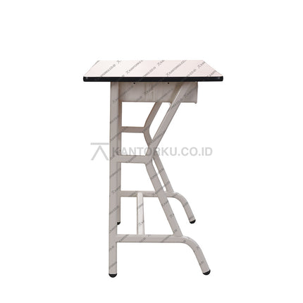 Desain meja sekolah FTR606 Futura praktis untuk ruang training.