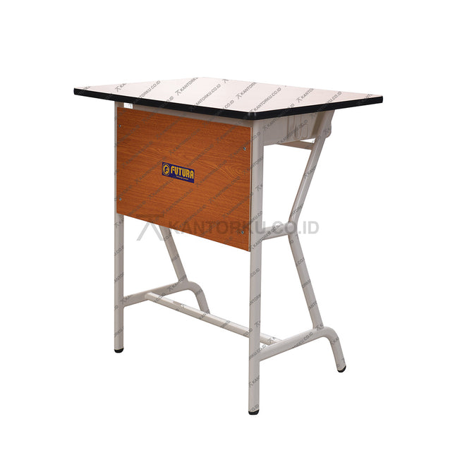 Meja sekolah Futura FTR606 dengan kombinasi kayu dan besi kokoh.