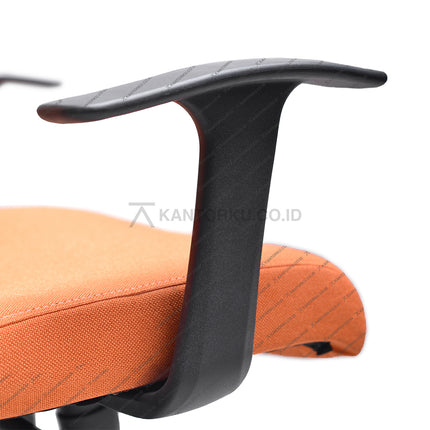 Kursi kantor Gresco GC 202 M frame nylon ringan tapi tahan lama, tersedia di KANTORKU.CO.ID.
