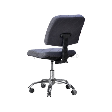 Kursi kantor Gresco GC 607 A elegan dengan sandaran nyaman dan kaki chrome menawan – tersedia di KANTORKU.
