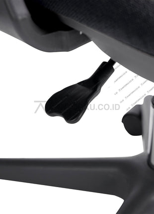 Kursi kerja Inco Javico I modern dengan desain elegan, armrest ergonomis, dan rangka kaki nylon – KANTORKU.