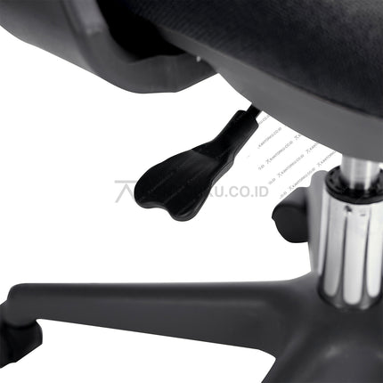 Kursi kerja Inco Javico I modern dengan desain elegan, armrest ergonomis, dan rangka kaki nylon – KANTORKU.