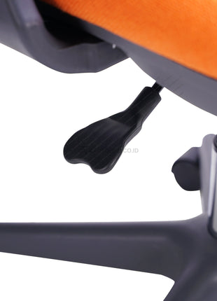 Kursi kerja Inco Javico I ergonomis untuk ruang kantor modern dengan desain stylish – KANTORKU.CO.ID