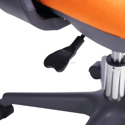 Kursi kerja Inco Javico I ergonomis untuk ruang kantor modern dengan desain stylish – KANTORKU.CO.ID