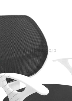 Kursi kerja Javico I W-CR elegan dengan sandaran lengan nyaman dan rangka kaki chrome – KANTORKU