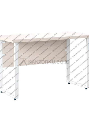 Meja kantor simple dengan permukaan luas – kantorku.co.id