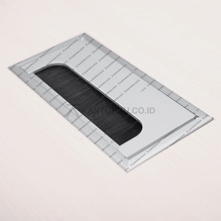 Meja meeting dengan desain premium dan luas – Kantorku