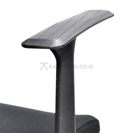 Kursi kantor Malta I CR dengan kombinasi desain elegan dan fungsi ergonomis – tersedia di KANTORKU.