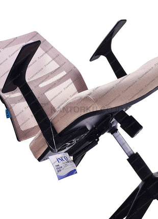 Kursi kantor Malta I ergonomis dengan desain modern untuk meningkatkan produktivitas – tersedia di KANTORKU.