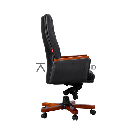 kursi direktur berkelas dengan bahan kulit halus dan mekanisme tilting — kantorkudotcodotid