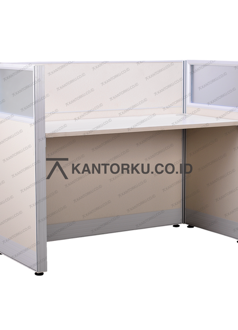 Meja kerja modern dengan sekat privasi warna netral – Kantorku