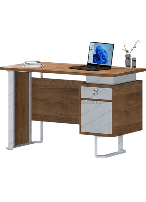 Meja kerja OT 124 modern dengan kombinasi warna Romanian Walnut dan Silver Line – Tersedia di Kantorku.co.id