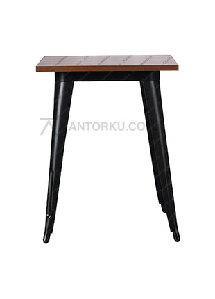 meja minimalis bergaya urban dengan rangka besi hitam matte — kantorku.co.id