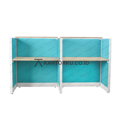 Meja partisi minimalis dengan finishing natural dan penyimpanan atas – kantorkudotcodotid