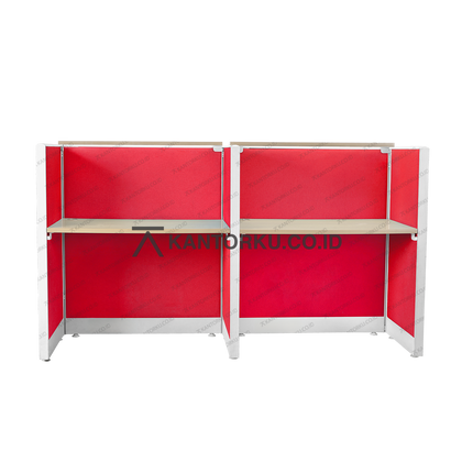 Meja partisi empat arah dengan desain modern dan area penyimpanan – kantorkudotcodotid
