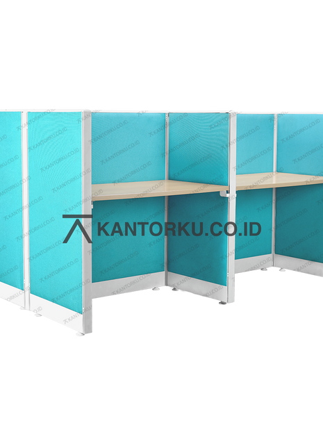 Workstation empat arah dengan panel fabric dan meja natural modern – kantorku
